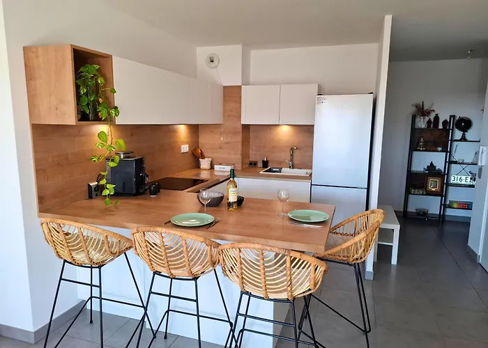 Apartamento T2 Confort Proche Centre & Plages, Parking, Clim