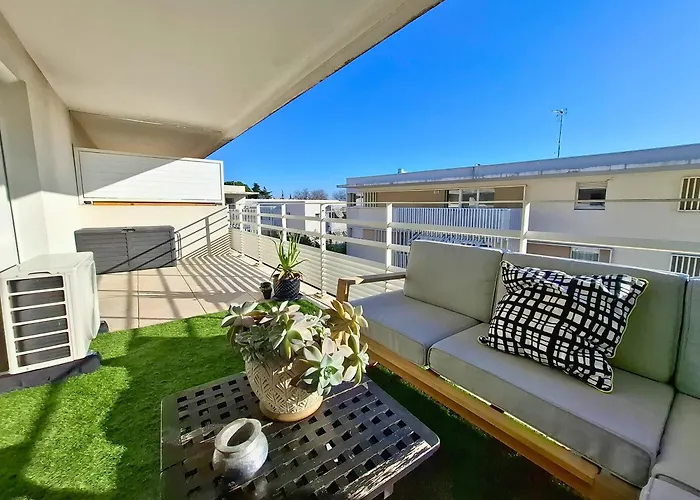 T2 Confort Proche Centre & Plages, Parking, Clim *