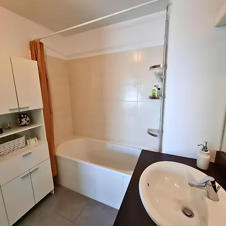 דירה T2 Confort Proche Centre & Plages, Parking, Clim *